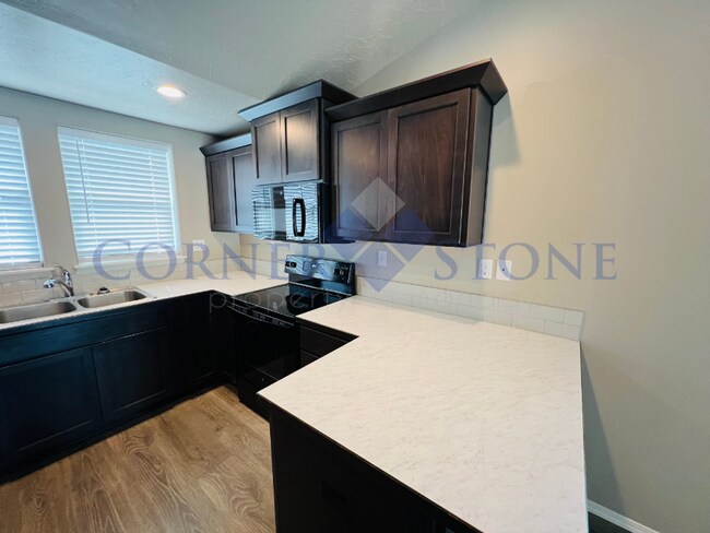 Building Photo - Great Home on Corner Lot!