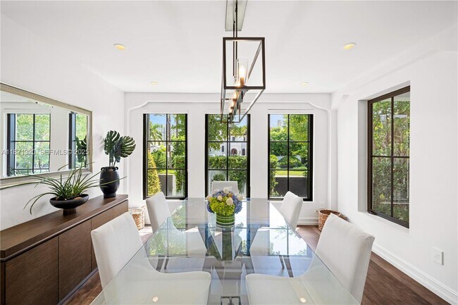 Building Photo - 5728 Pine Tree Dr