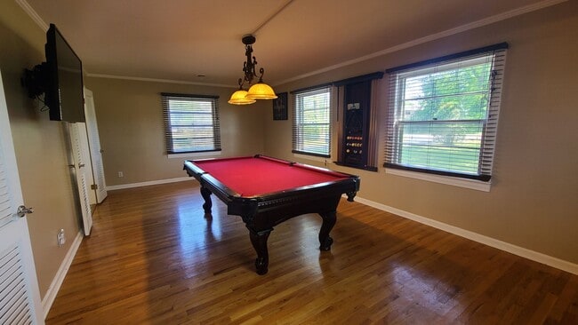 Building Photo - Kennedy Drive Retreat - 4 bedrm with bonus and billards room