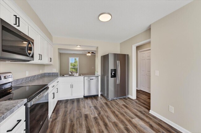 Building Photo - Pet Friendly Two Bedroom!