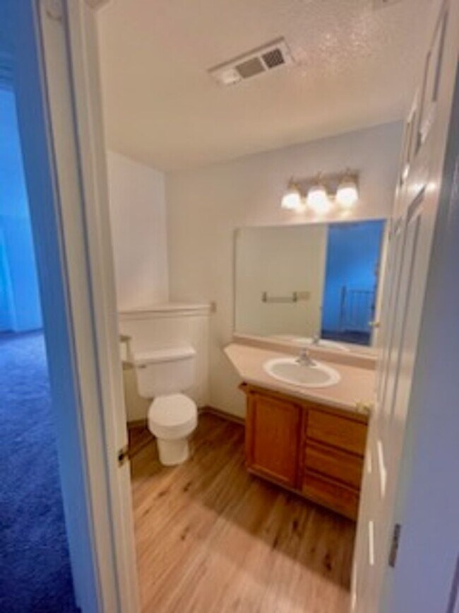 Building Photo - 1747 Siskiyou Blvd