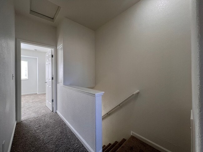 Building Photo - Updated Condo in North Reno