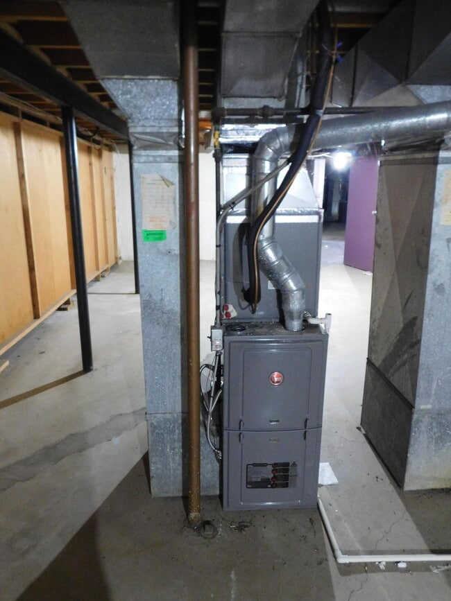 Building Photo - 448 N Fox Hills Dr