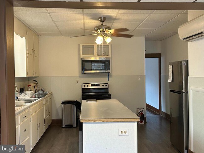 Building Photo - 239 N Stratton St