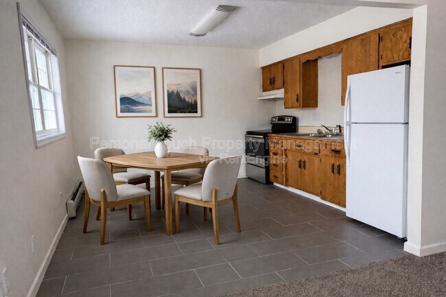 Building Photo - 912-18 1/2 18 1/2 St S