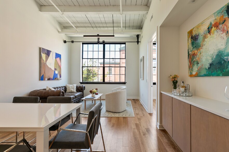 Building Photo - 2201 E Main St