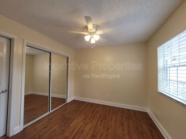 Building Photo - 575 Bloomington Ct