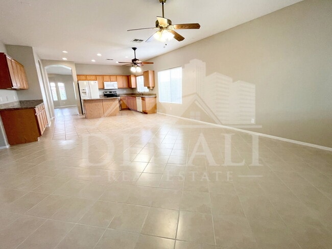 Building Photo - 8355 W Mary Ann Dr