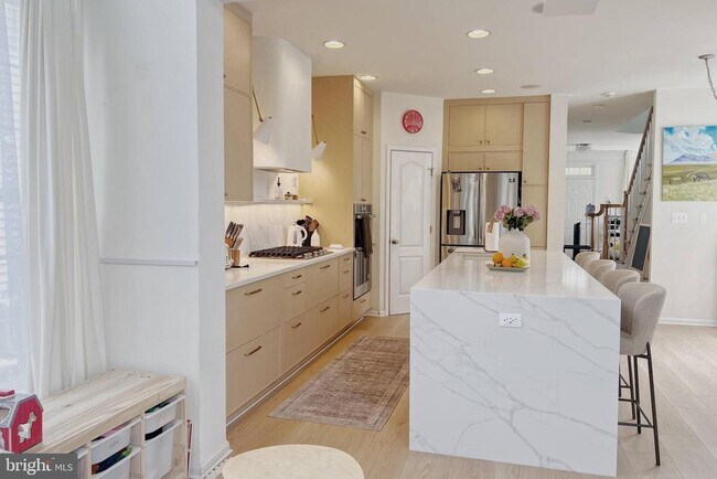 Building Photo - 40440 Milford Dr