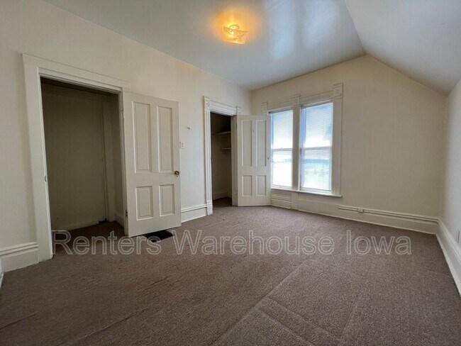 Building Photo - 1032 22nd St