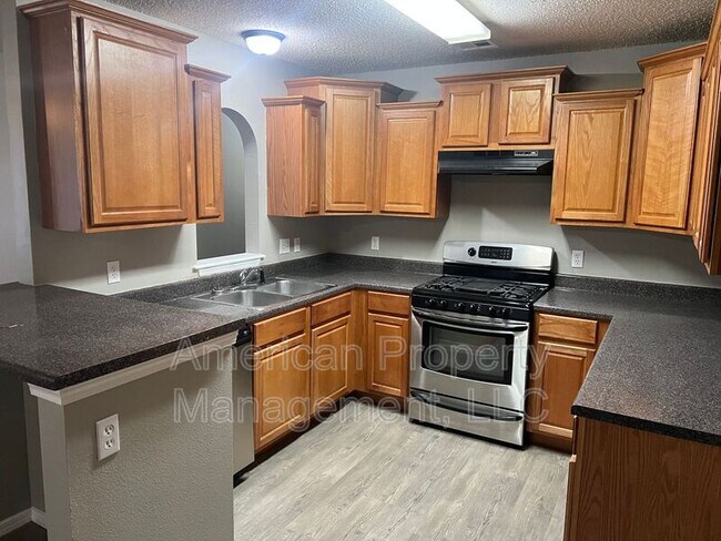 Building Photo - 4712 NE Wisconsin St