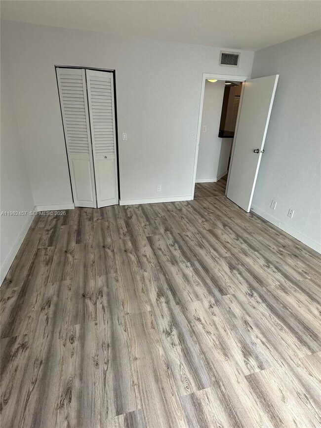 Building Photo - 200 SE 15th Rd