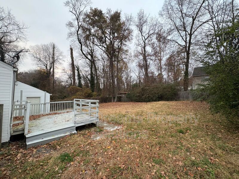 Building Photo - 1702 J Ave