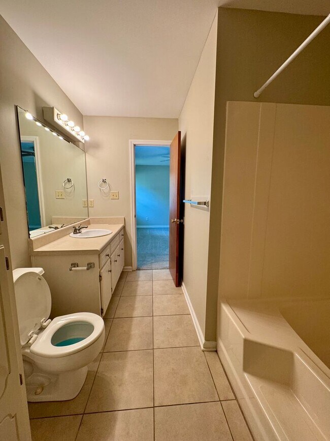 Building Photo - Charming 3 Bedroom, 2 Bath Home Available Now!