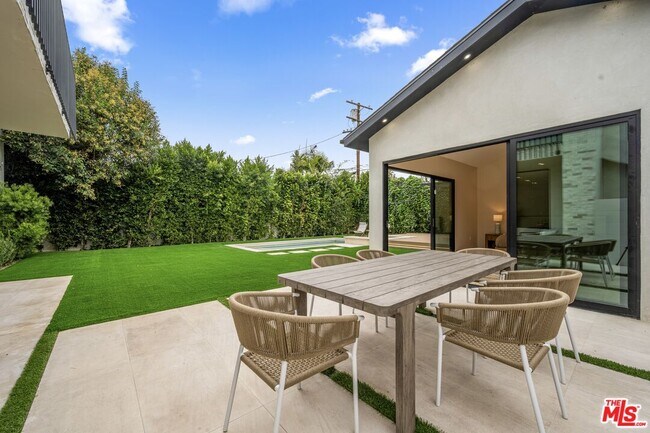 Building Photo - 4740 Sunnyslope Ave