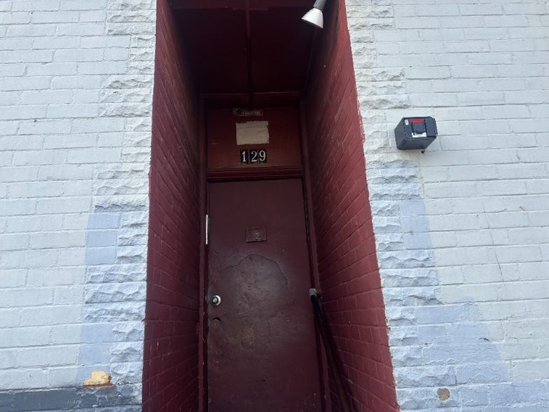 Building Photo - 129 3rd St