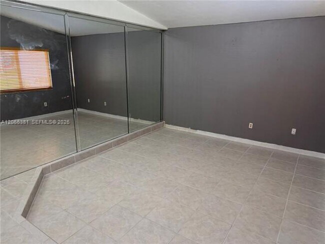 Building Photo - 3613 SW 112th Pl