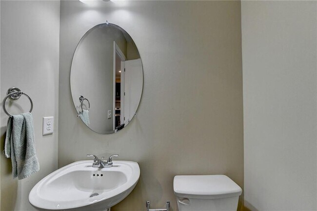 Building Photo - 2405 Tenor Ln