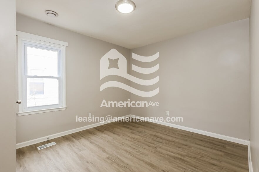 Building Photo - 1695 Moorhouse St