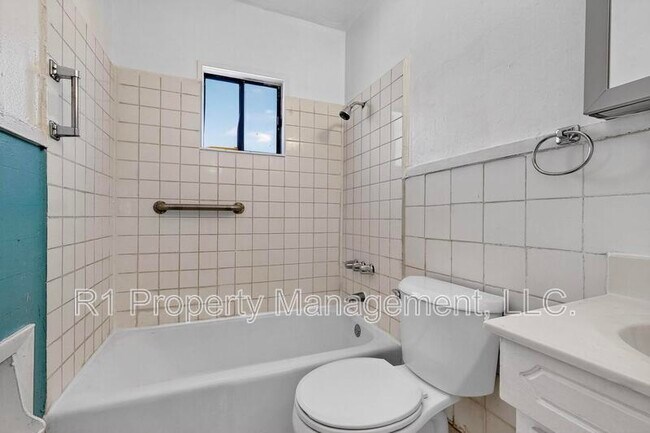 Building Photo - 165 Hilton Ave NW