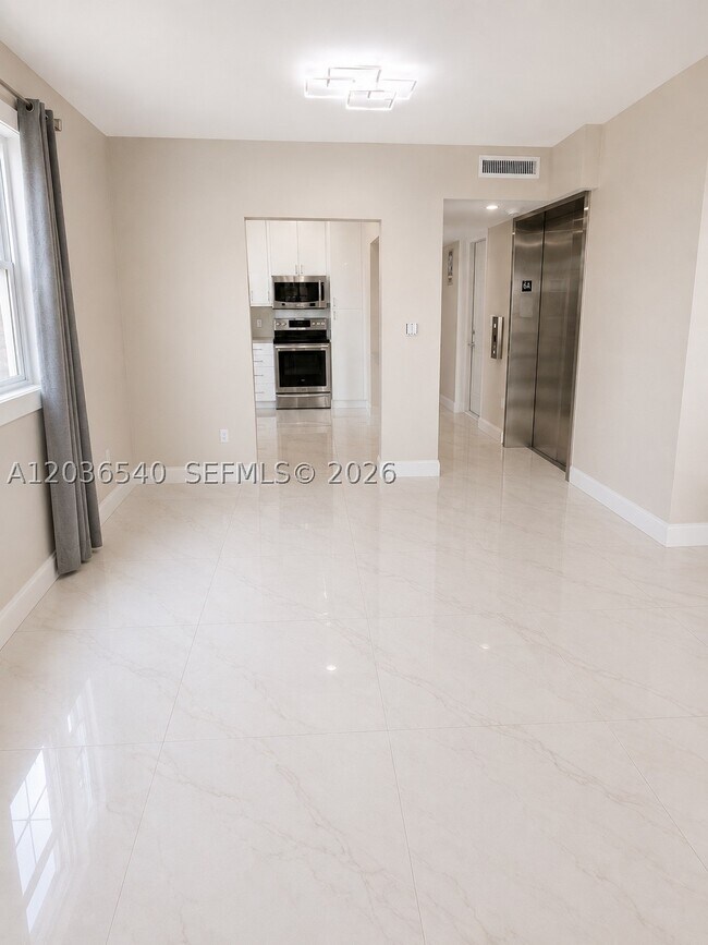 Building Photo - 4122 Collins Ave