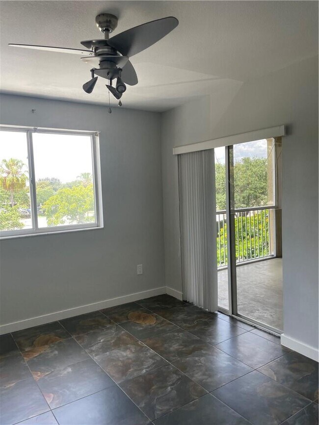 Building Photo - 2640 S University Dr