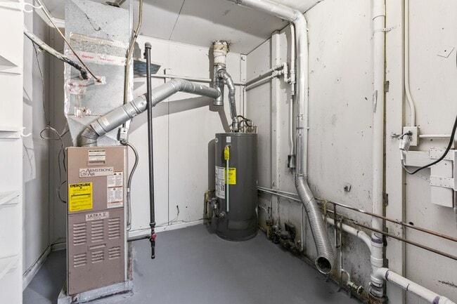 Building Photo - 3920 Vinton St