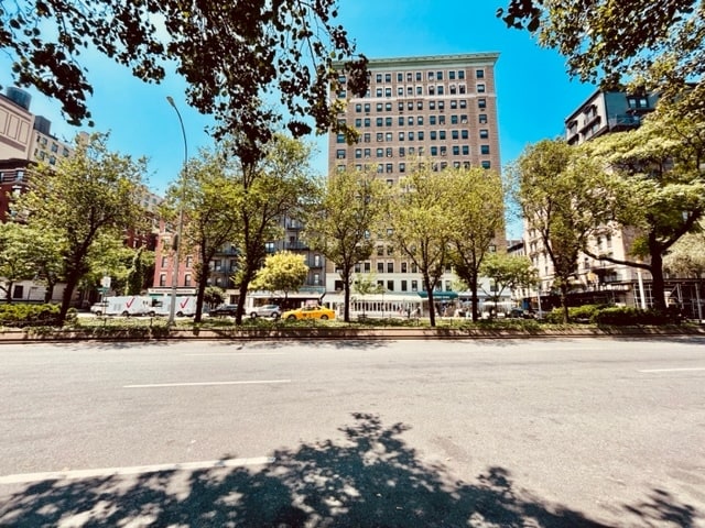 Building Photo - 2790 Broadway-