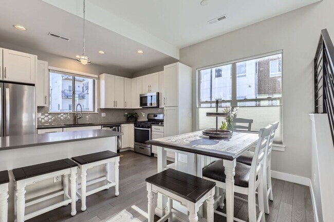 Building Photo - 5409 Allison St