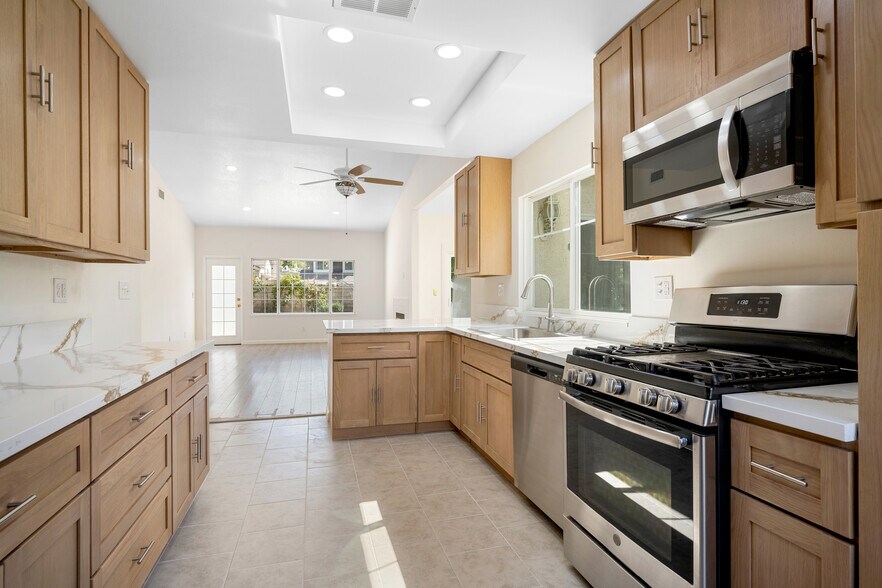 Building Photo - 27031 Benton Ct