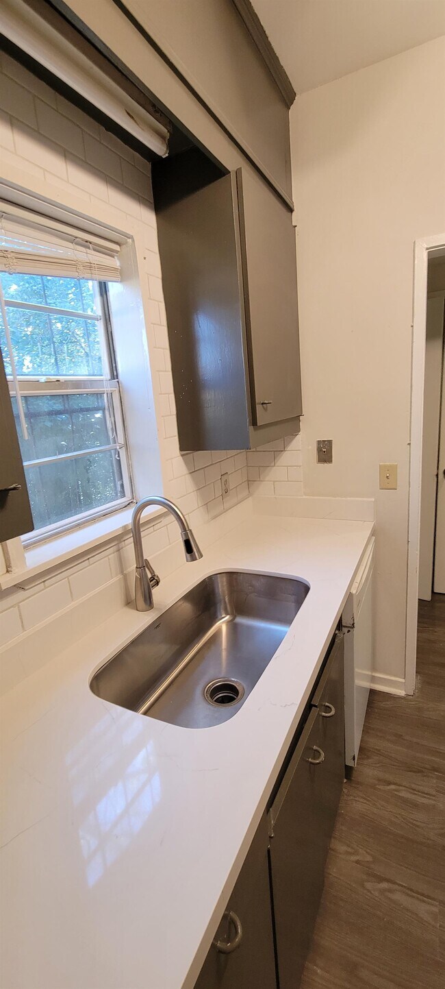 Building Photo - 1055 Quinn St