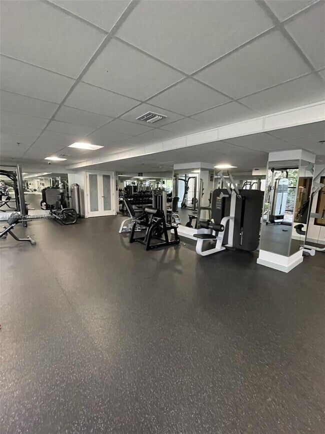 Building Photo - 540 Brickell Key Dr