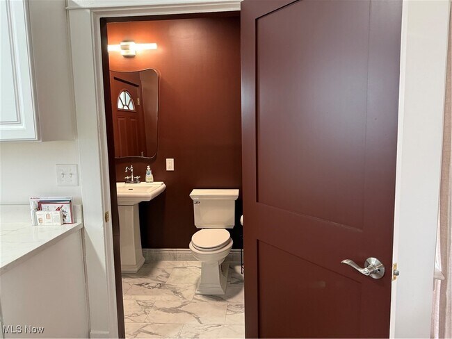 Building Photo - 1320 W 108th St