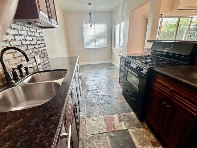 Building Photo - 11719 Mayfield Ave