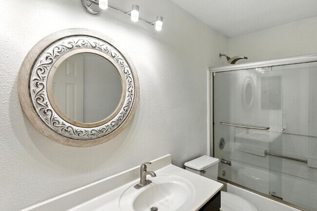 Building Photo - 22023 Oriole Hill Dr