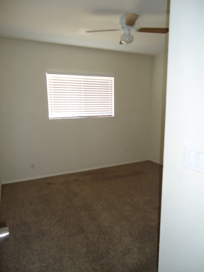 Building Photo - 4 Bedroom 2 Bathroom- Gilbert & Southern