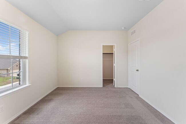 Building Photo - 942 Blue Violet