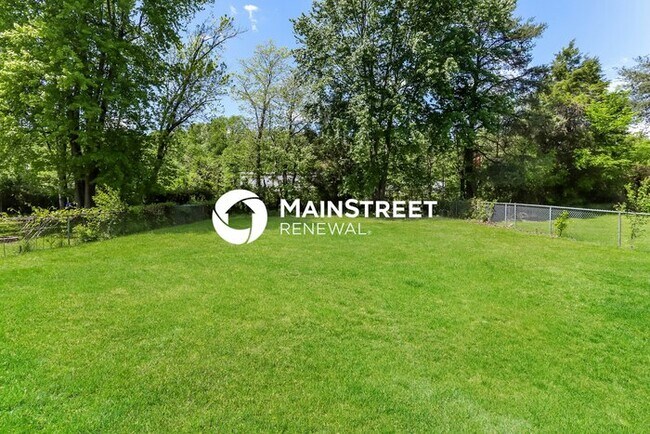 Building Photo - 3 Bedroom Pet-Friendly Home in Louisville, KY with Main Street Renewal