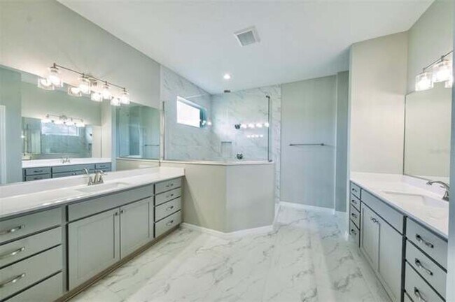 Building Photo - Executive 4/3 Rental