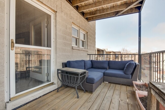 Building Photo - 3635 N Wilton Ave