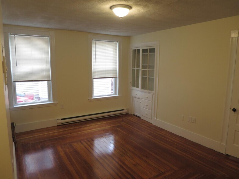 Building Photo - 14 Garrison Ave