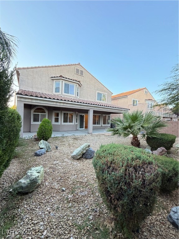 Building Photo - 1016 Bonitos Suenos St