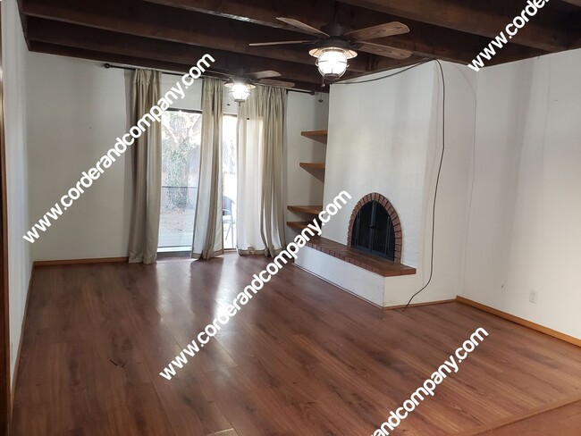 Building Photo - Southwestern 2 Bedroom, 2 Bathroom, 1 Car ...