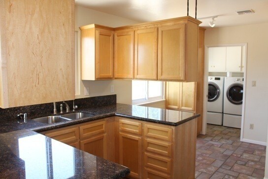 Building Photo - 5854 Mott St