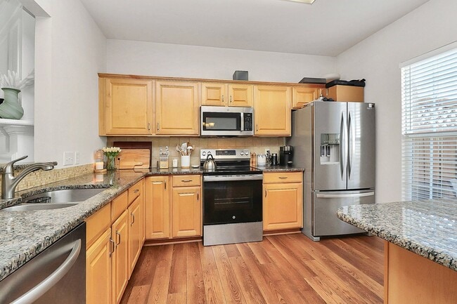 Building Photo - South Park Townhome for Rent!