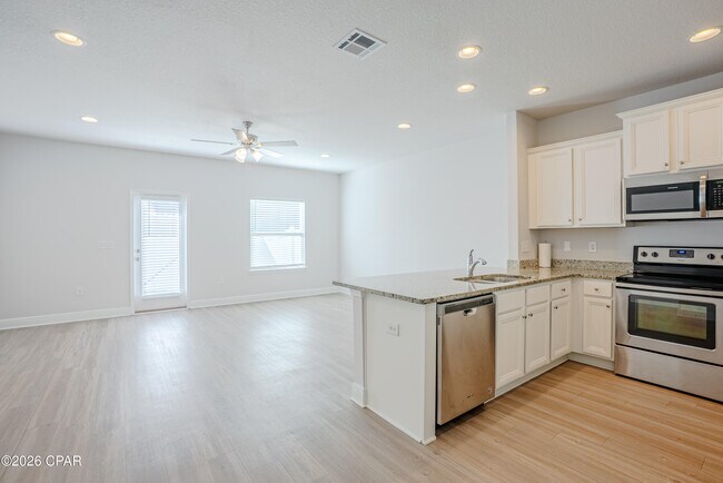 Building Photo - 7472 Shadow Lake Dr