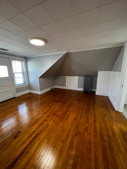 Building Photo - 20 Mohan St