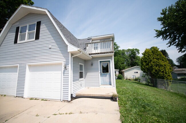 Primary Photo - 1128 Madison St