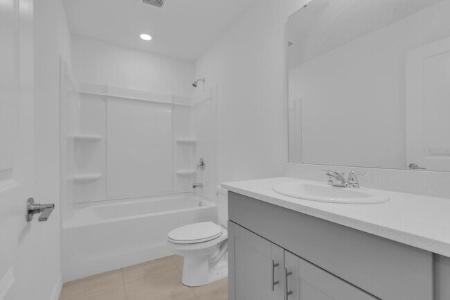Building Photo - 3010 Canary Ave