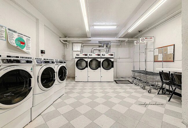 Building Photo - 110-35 72nd Rd